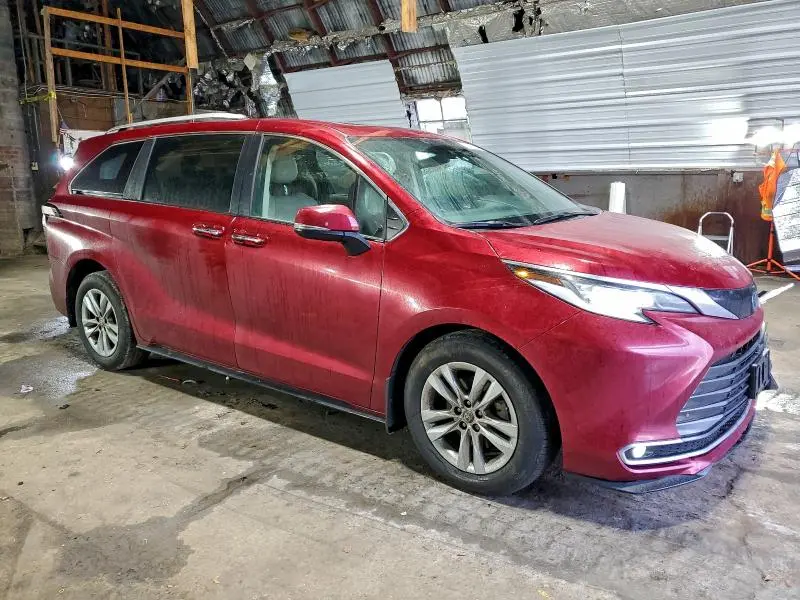 2022 TOYOTA SIENNA LE  