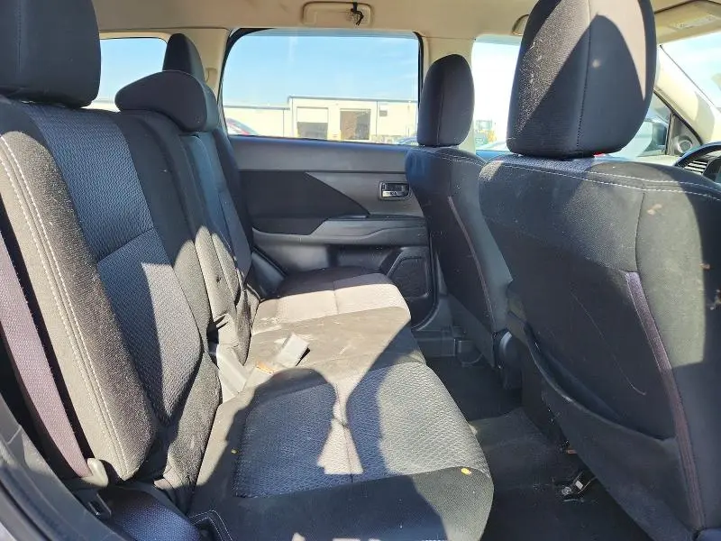 2016 MITSUBISHI OUTLANDER SE  