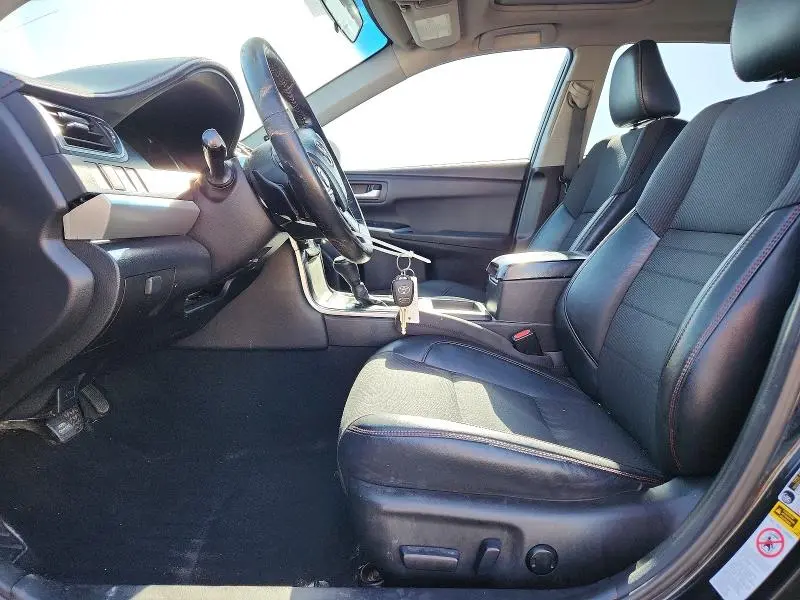 2016 TOYOTA CAMRY SE  