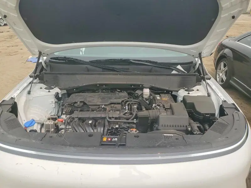 2024 HYUNDAI KONA SE  