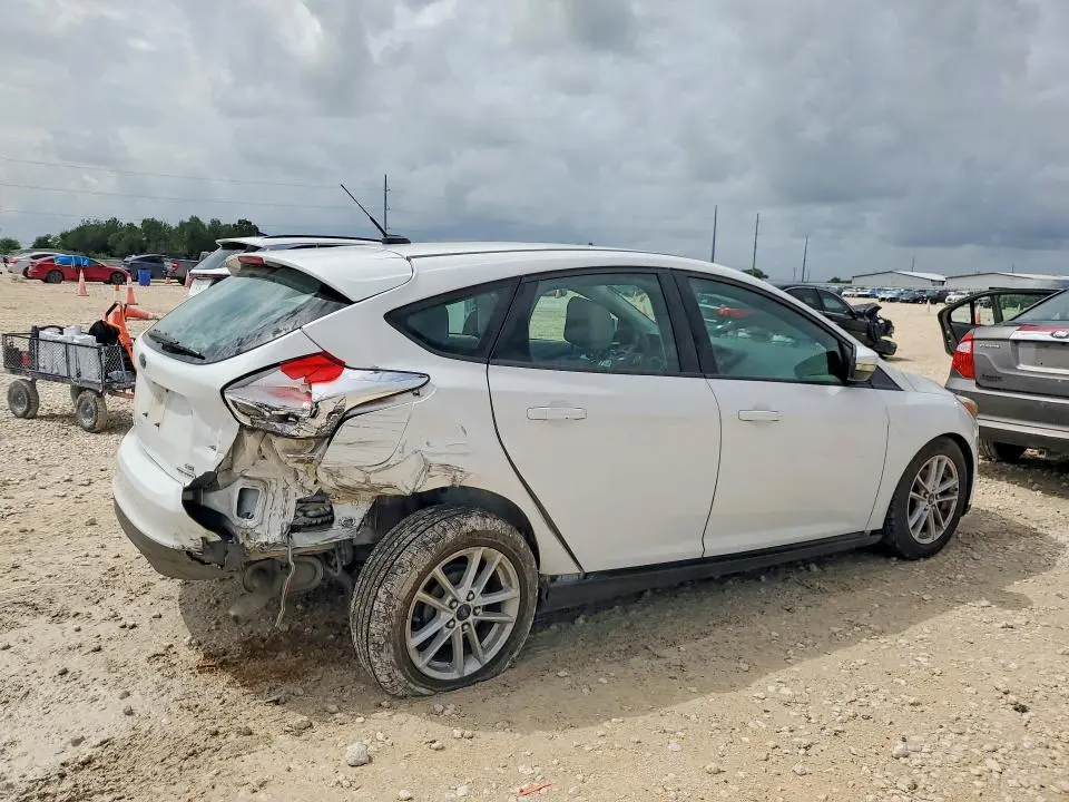 2015 FORD FOCUS SE  