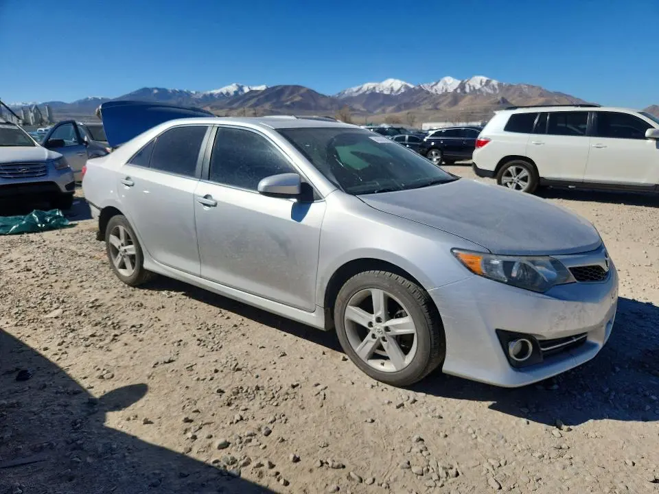 2012 TOYOTA CAMRY SE  