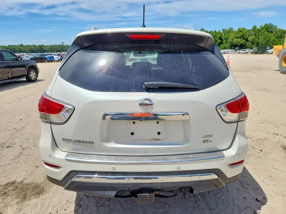 2016 NISSAN PATHFINDER SL  