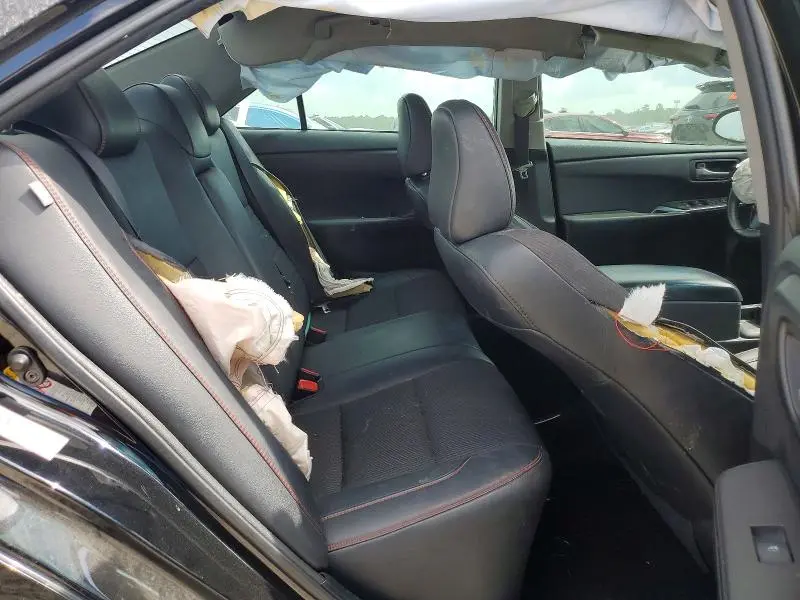 2016 TOYOTA CAMRY SE  