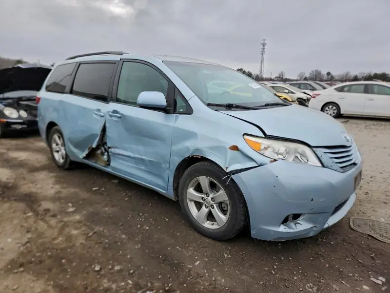2015 TOYOTA SIENNA LE  