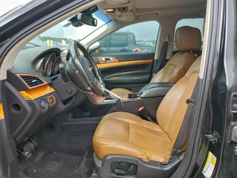 2011 LINCOLN MKT   