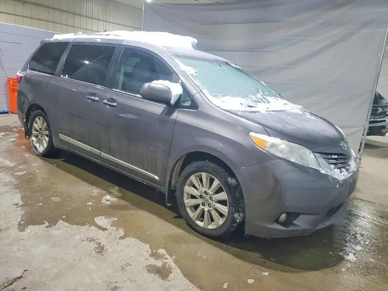 2015 TOYOTA SIENNA XLE  