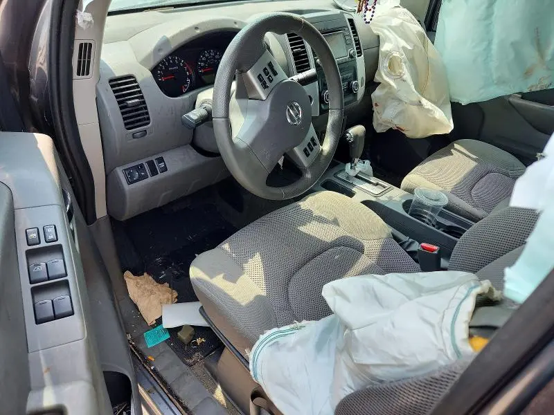2017 NISSAN FRONTIER SV  