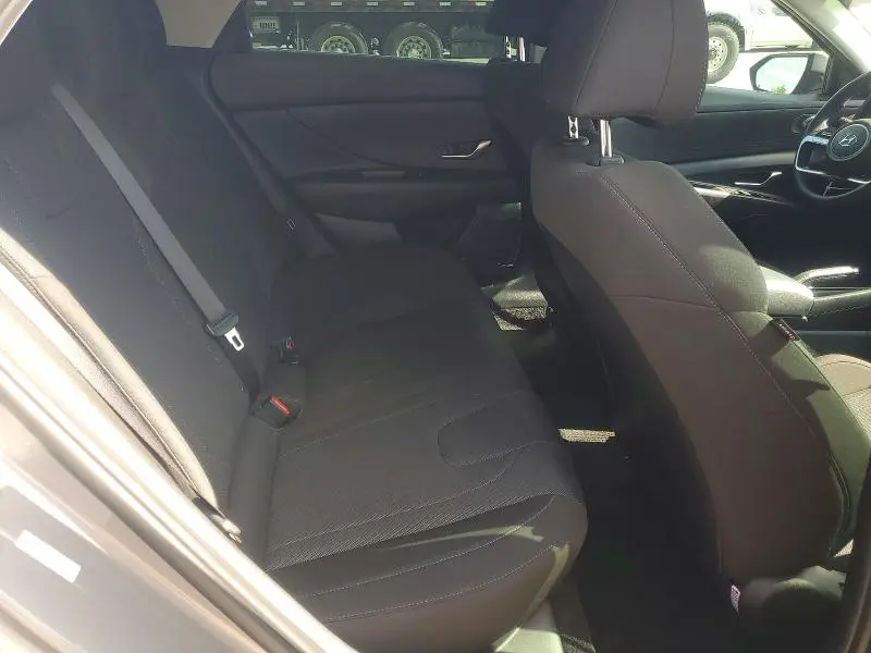 2021 HYUNDAI ELANTRA SE  