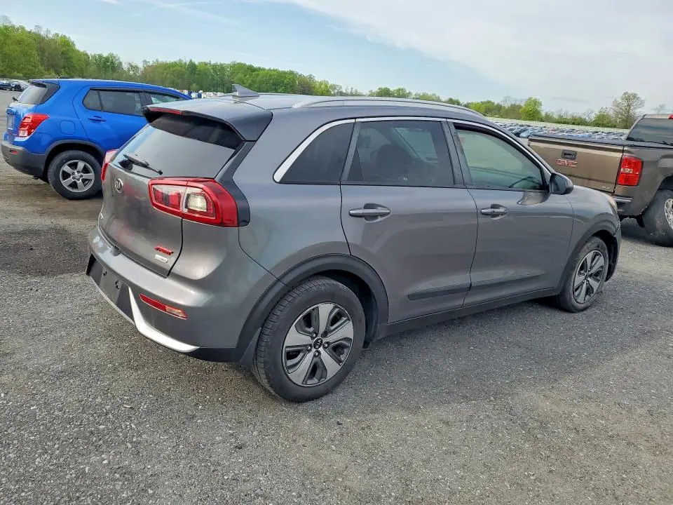 2017 KIA NIRO LX  