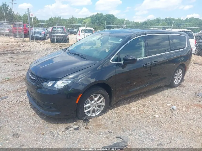 2022 CHRYSLER VOYAGER LX