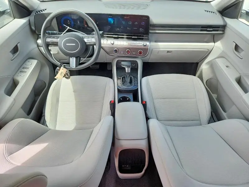 2024 HYUNDAI KONA SE  