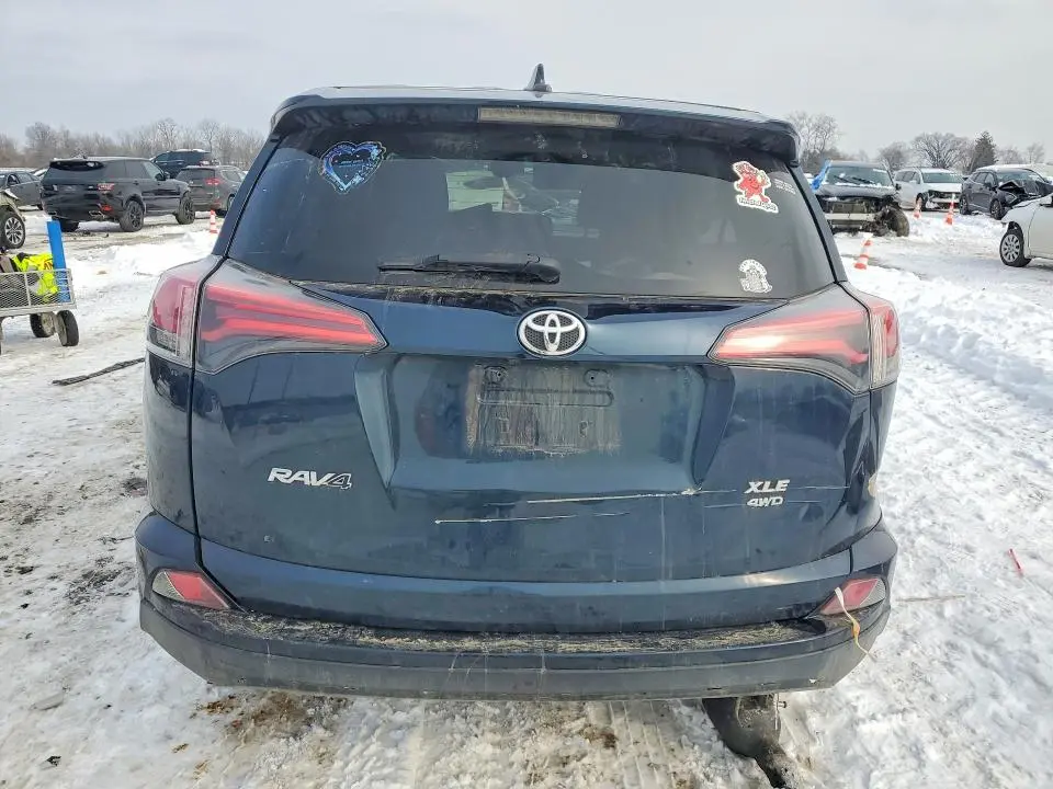 2018 TOYOTA RAV4 XLE  