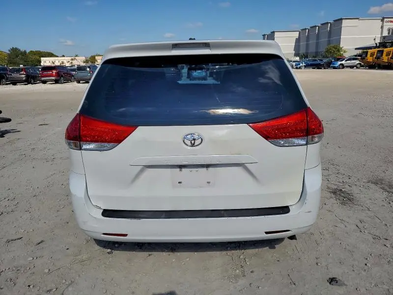 2013 TOYOTA SIENNA   