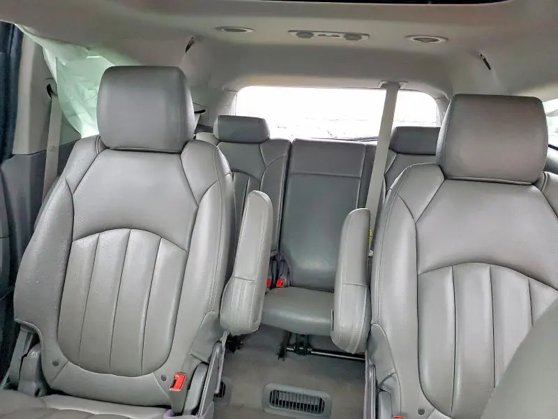 2011 CHEVROLET TRAVERSE LT  