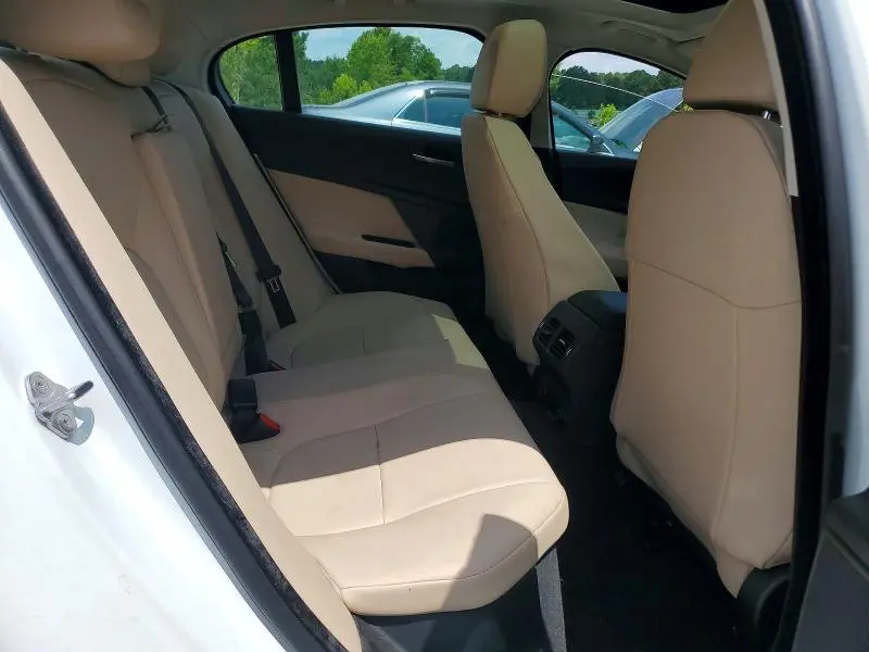 2018 JAGUAR XE   