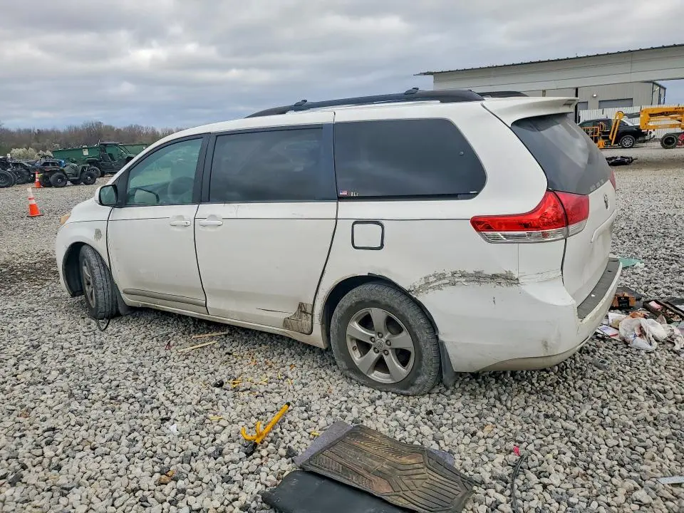 2011 TOYOTA SIENNA LE 8-PASSENGER  