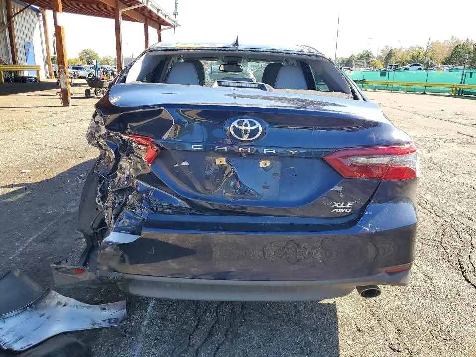 2021 TOYOTA CAMRY XLE  