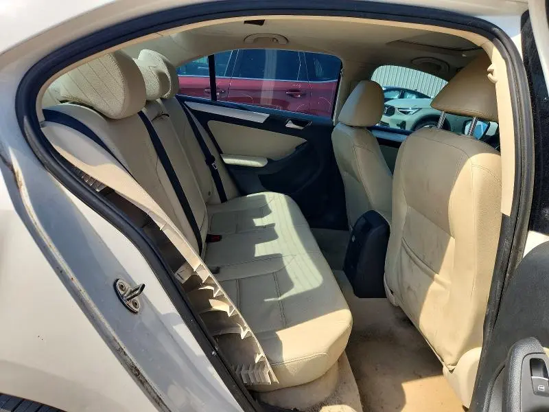 2013 VOLKSWAGEN JETTA SE  