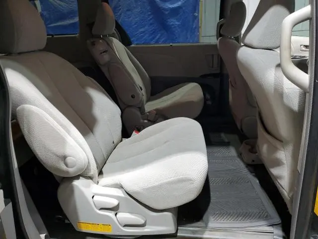 2013 TOYOTA SIENNA LE  