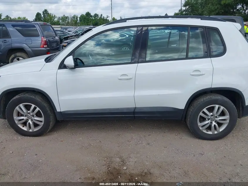 2017 VOLKSWAGEN TIGUAN  
