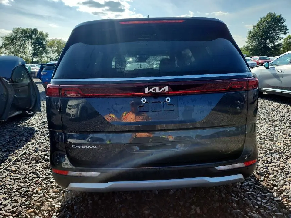 2024 KIA CARNIVAL LX  