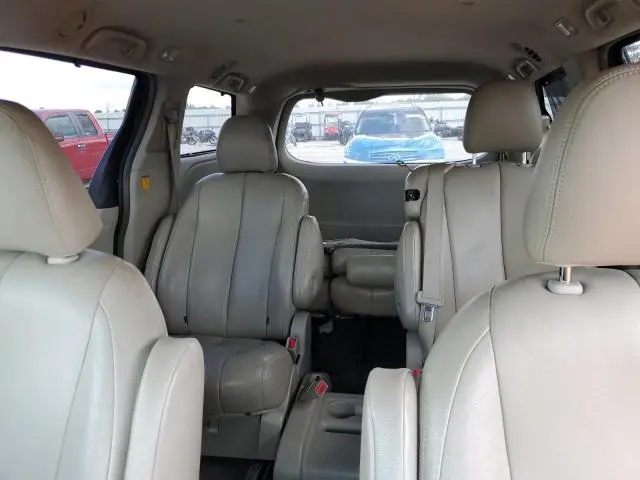 2011 TOYOTA SIENNA LE  