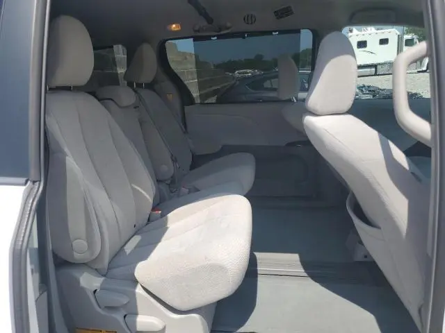 2013 TOYOTA SIENNA LE  