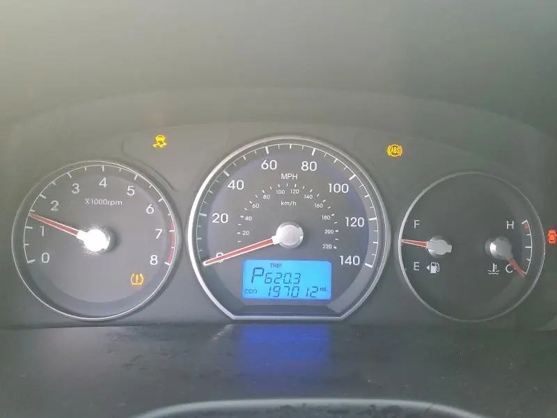 2010 HYUNDAI SANTA FE SE  