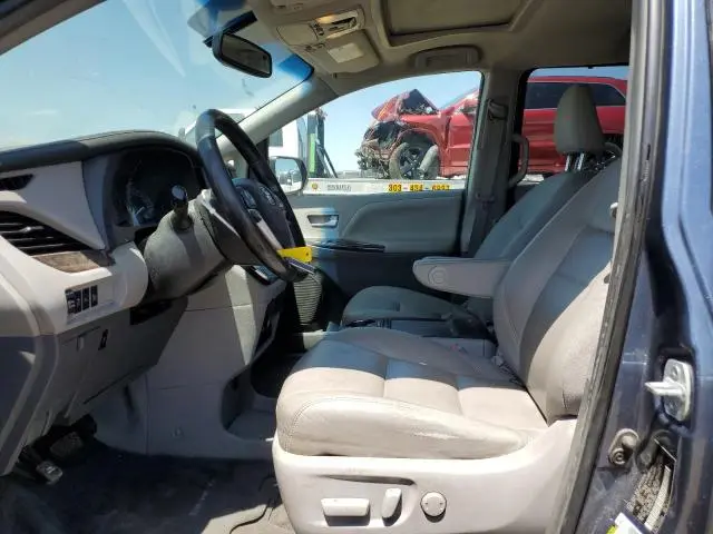 2017 TOYOTA SIENNA XLE  