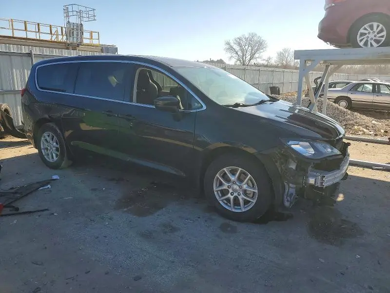 2017 CHRYSLER PACIFICA LX  