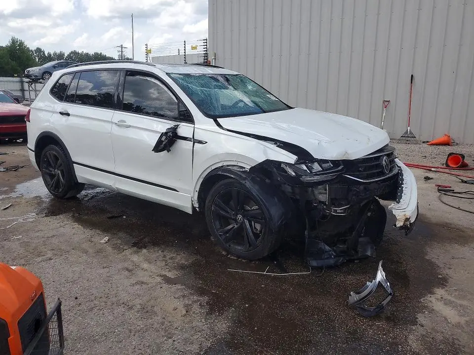 2024 VOLKSWAGEN TIGUAN SE R-LINE BLACK  