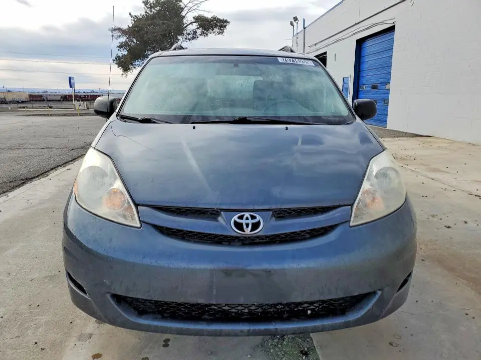 2010 TOYOTA SIENNA LE 7-PASSENGER  