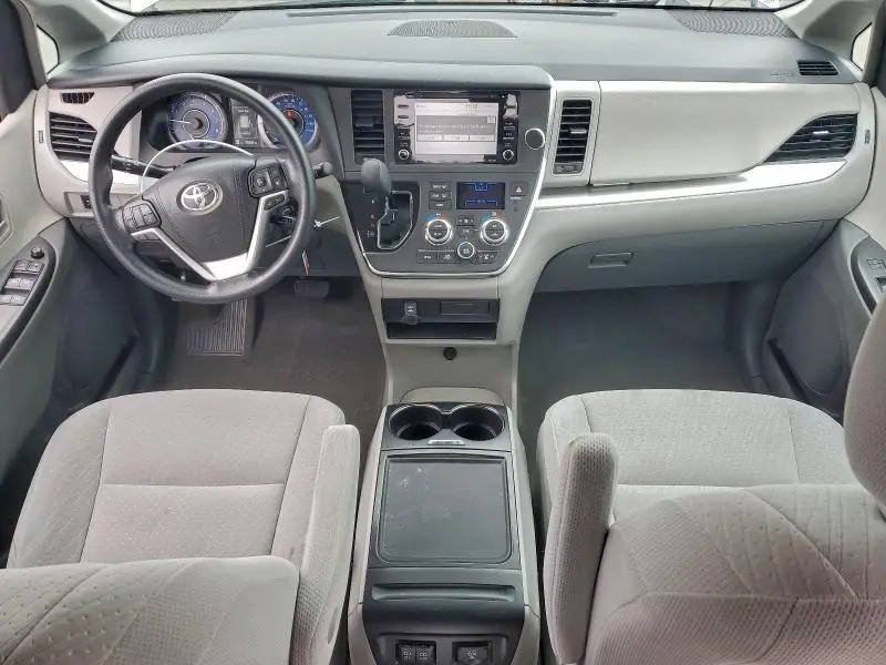 2018 TOYOTA SIENNA LE  
