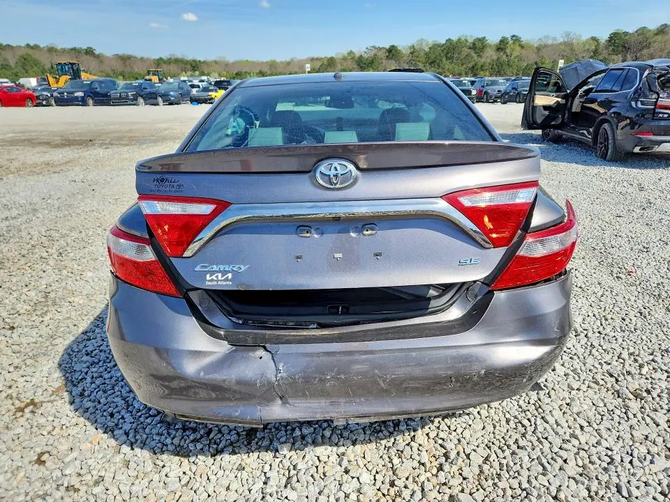 2017 TOYOTA CAMRY SE  