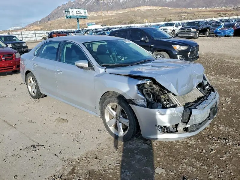 2012 VOLKSWAGEN PASSAT SE  