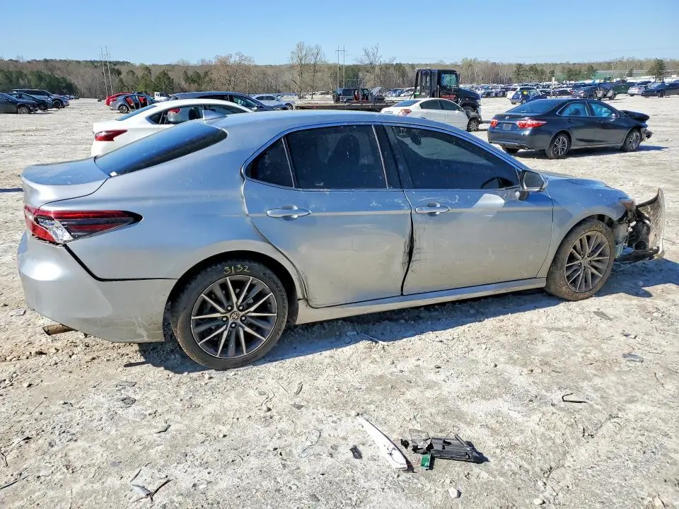 2023 TOYOTA CAMRY XLE  