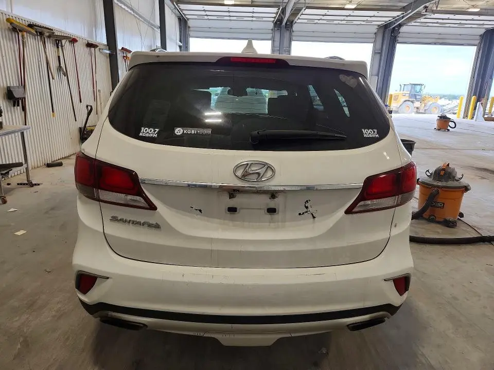 2017 HYUNDAI SANTA FE SE  