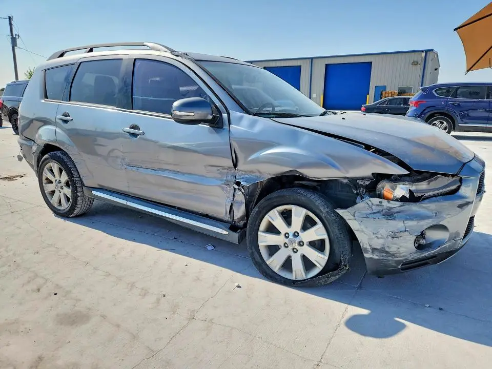 2013 MITSUBISHI OUTLANDER SE  