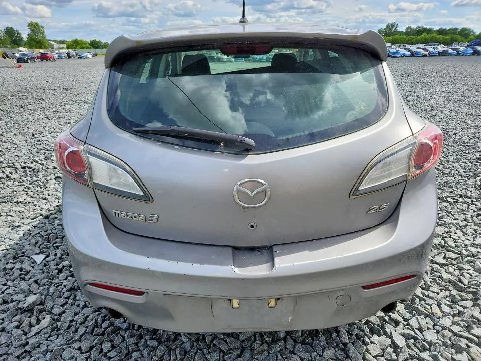 2011 MAZDA 3 S  