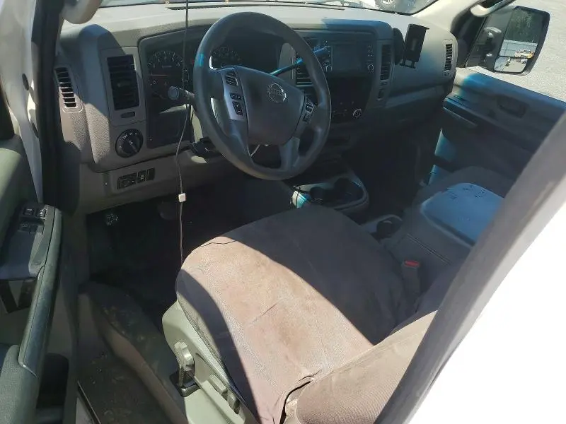 2015 NISSAN NV 2500 HD SL  