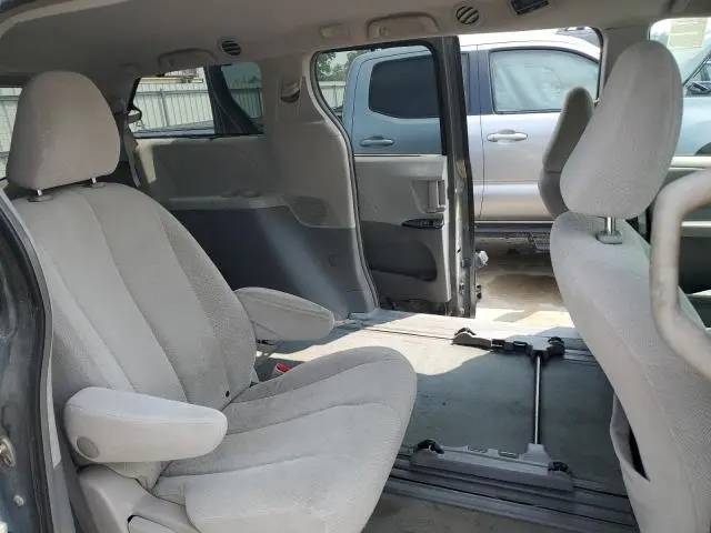 2014 TOYOTA SIENNA LE  
