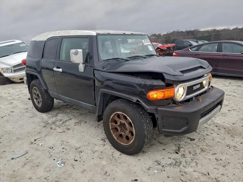 2011 TOYOTA FJ CRUISER   