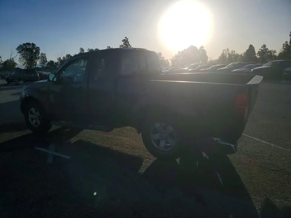 2013 NISSAN FRONTIER SV  