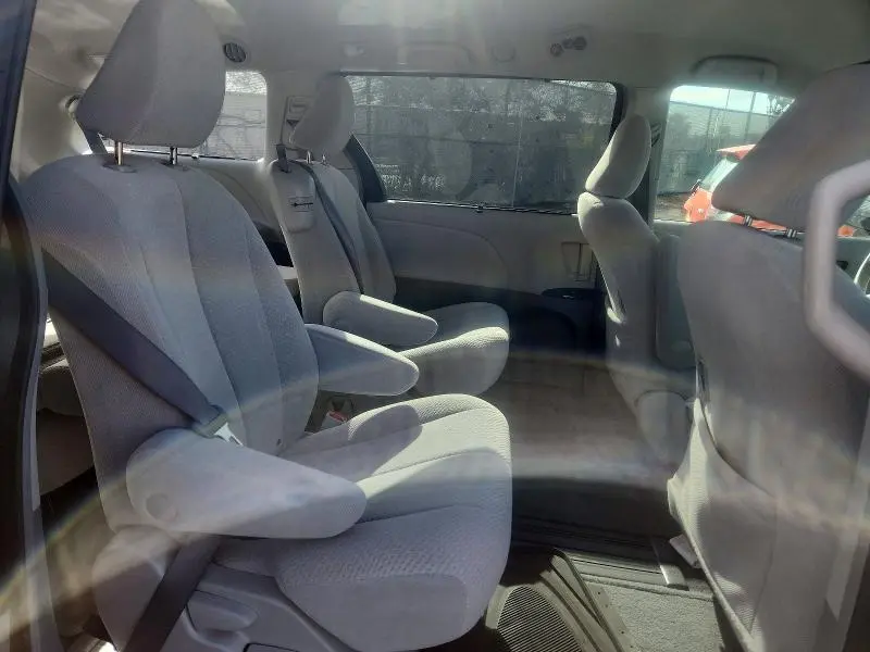 2011 TOYOTA SIENNA LE  