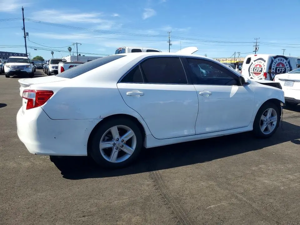 2014 TOYOTA CAMRY SE  