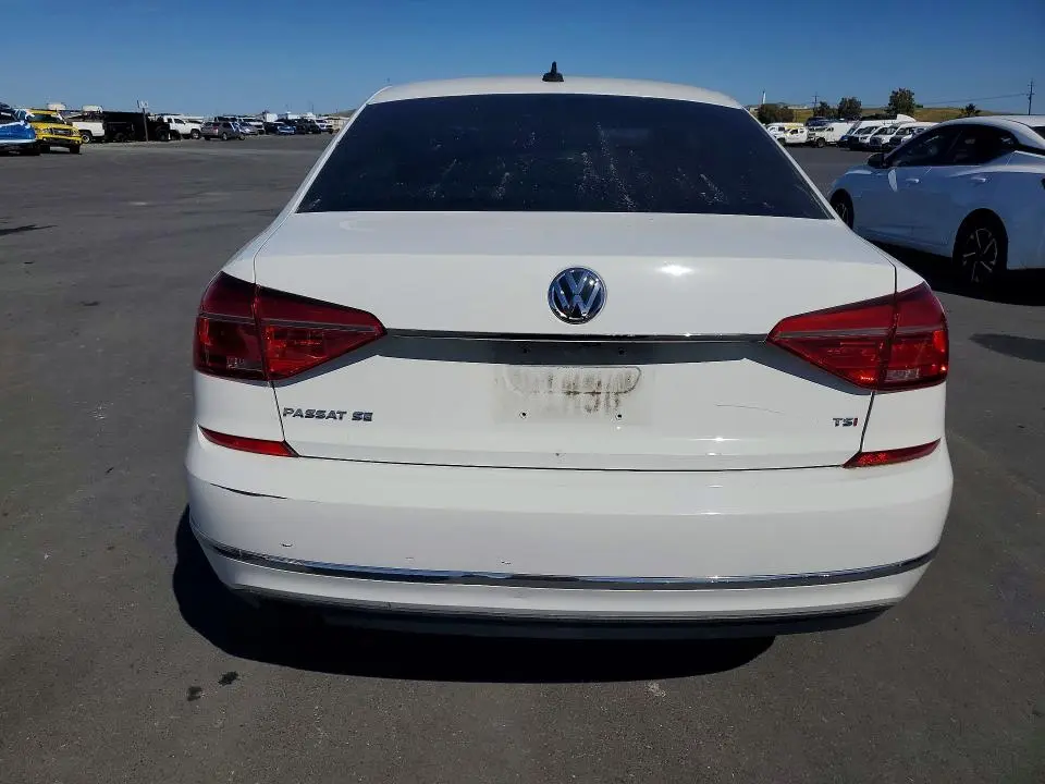 2016 VOLKSWAGEN PASSAT SE  