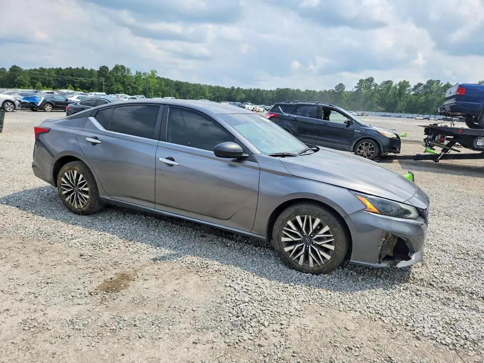 2024 NISSAN ALTIMA SV  