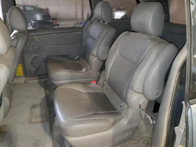 2010 TOYOTA SIENNA XLE  