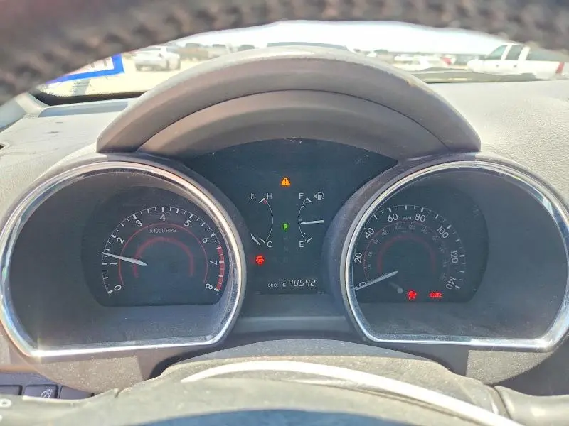 2011 TOYOTA HIGHLANDER SE  